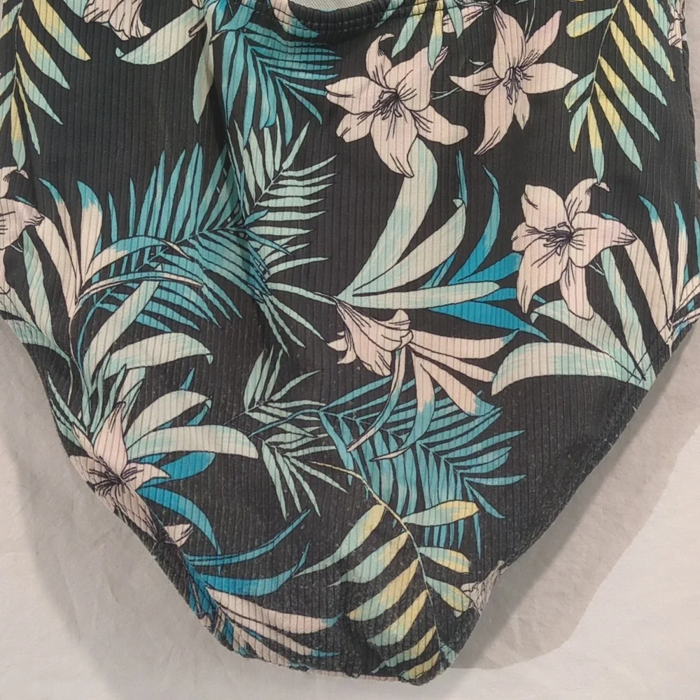 art class tropical flowers